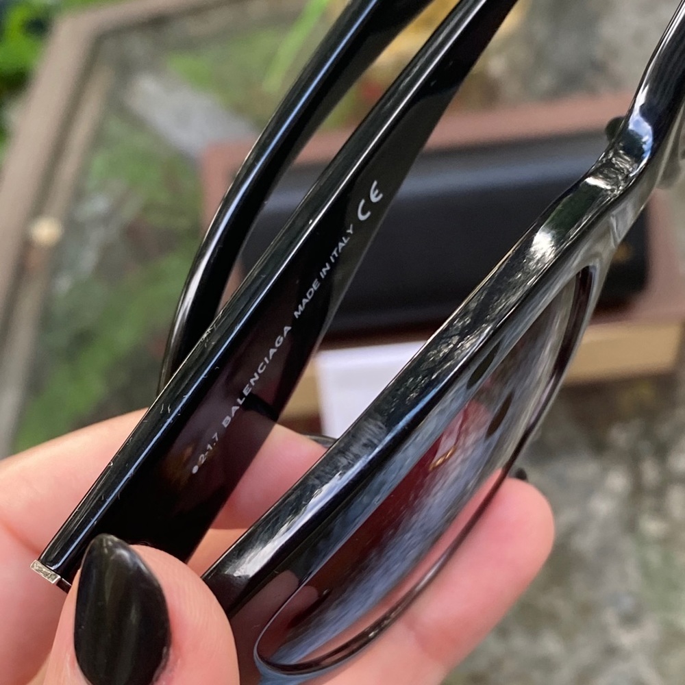 Balenciaga Black Logo Sunglasses - Picture 13 of 16
